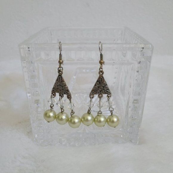 Crystal Faux Pearls Chandelier Earrings - Picture 3 of 4